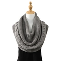Eleganter grauer Strick-Loop-Schal für Damen, hochwertiger warmer Winter-Halswärmer - 47x40cm / Grau