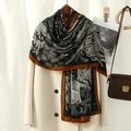 Longue écharpe vintage à imprimé feuilles noir et blanc avec bordure marron chic - 178*85cm / Noir