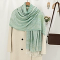Elegante mintgroene paisley jacquard sjaal met witte kwastjes op een beige jas - 184cmx71cm / Munt Groen (1#)