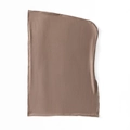 Dettaglio del foulard marrone in cotone mercerizzato con trama elastica e orli - Cachi