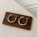 Elegantes pendientes de aro trenzados en plata S925 con brillo metálico vintage - Oro Café