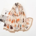 Écharpe chic pour femmes au toucher lin avec motifs de chats et bords à fins pompons - Style Chat de Dessin Animé Divers Imprimé Intégral Fond Blanc Cassé (XB987-2#)