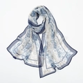 Sciarpa leggera in chiffon con fiori blu e bianchi e bordo blu scuro elegante - 160x50cm / Blu Reale (XQ515-2#)