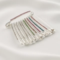 Regenbogen-Strass-Sicherheitsnadel-Brosche-Set mit Silber-Finish auf weißer Seide - Silber Weiß & Silber Bunt Mix