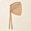 Dettaglio del sottovelo hijab in modal kaki regolabile con pieghe elastiche e lacci posteriori - Cammello (5#)