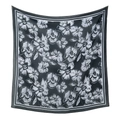 Elegante pañuelo cuadrado de poliéster con flores en blanco y negro y borde doble - 110*110cm / Modelo de Bosquejo Floral en Blanco y Negro (49#)