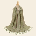 Dettaglio del ricamo paisley e delle lunghe frange sullo scialle pashmina verde - Verde (5#) / 185cm