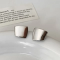 Boucles d'oreilles carrées irrégulières argentées minimalistes avec finition miroir - Petit / Argenté