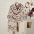 Detailansicht beige Kaschmir-ähnlicher Schal mit Paisley-Muster und Fransen am Saum - 185*70CM / Beige
