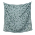 Elegante pañuelo cuadrado de poliéster con flores y borde en tonos azules y verdes - 110*110cm / Flores de tinta gris azulado (81#)
