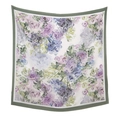 Detail eines Seidenschals mit Blumenmuster, grünem Laser-Rand und violettem Design - 110*110CM / Dunkelgrüne Wellenkante Lila Streublumen (7#)