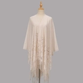 Elegante scialle in pizzo floreale beige con frange da donna, design versatile traforato - Taglia unica / Beige