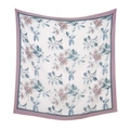 Makro-Detail von französischem Seidenschal mit Blumenmuster und lila Laserkanten - 110*110CM / Lila Wellenkante Rosa-Lila Streublumen (18#)