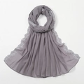 Vue détaillée d'un foulard en mousseline grise avec bordure brodée en dentelle argentée - 3# Gris clair