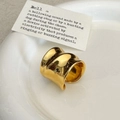 Gepolijste gouden onregelmatige brede ring met minimalistische spiegelglans afwerking - C-58 Gouden Ring