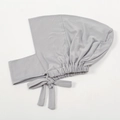 Dettaglio della cuffia interna hijab grigio chiaro con lacci e retro elasticizzato - Grigio Chiaro