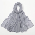 Dunkelgrauer langer Viskoseschal für Damen mit Crinkle-Struktur und eleganten Rollkanten - Graublau