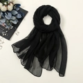 Détail de la texture d'une écharpe en mousseline noire 30D avec perles élégantes - Noir