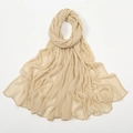 Eleganter beiger langer Schal für Damen mit dezenter Crinkle-Optik und Rollsaum - Beige