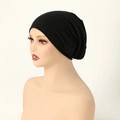 Detalle de un turbante de algodón mercerizado negro con textura de tela transpirable premium - 26*21 / Negro
