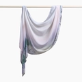 Détail d'une écharpe en voile avec dégradé violet et motifs de feuilles vertes - Style Floral Artistique Dégradé Rose-Violet (YW503-1#)