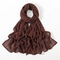 Pañuelo hijab de modal marrón oscuro transpirable con acabado texturizado suave - Café