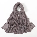 Bufanda ligera de modal transpirable en color malva con bordes de costura fina - Gris Púrpura