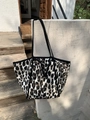 Quilted leopard print tote bag with large capacity for women's daily commute use - Leopard Print Quilted Style