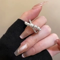 Elegant crossover ring featuring white pearls and shimmering cubic zirconia accents - Multi-pearl X Micro-set Zircon Cross Style / Silver