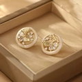 Elegante Schmetterling-Ohrstecker aus Gold mit Zirkonia und Emaille in Schmuckkästchen - Schmetterling Weiß