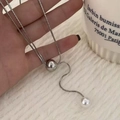 Elegante collana a catena serpente stile francese con perla metallica e pendente - Stile Perla a Sfera Specchiata (B-211)