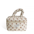 Trousse de maquillage matelassée beige à fleurs rouges avec une poignée supérieure - Motif de fruits
