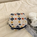 Mini pochette quadrata con ricamo floreale arancione e blu e cerniera blu scuro - Bianco Sporco
