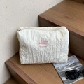 Cremeweiße Nylon Reisetasche mit Plissee-Textur und stylischem rosa Etikett-Design - Gebrochenes Weiß