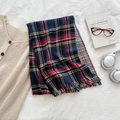 Bufanda de invierno clásica a cuadros azul marino y rojo con suaves flecos finales - Azul zafiro / 180cmx60cm