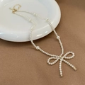 Collier élégant en perles blanches avec grandes perles et pendentif nœud en perles - Collier Nœud en Perles (B-198)