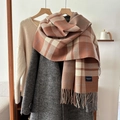 Plaid cashmere-feel scarf with tassels and elegant blue label on grey wool coat - 54*205cm / Tan