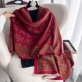 Chal jacquard granate y dorado con motivos de cachemira y flecos crema en silla - 70-185CM / Rojo