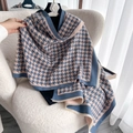 Sciarpa invernale pied-de-poule blu e rosa con frange eleganti e consistenza morbida - Blu & Rosa