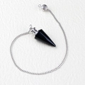 Polierter schwarzer Obsidian-Pendelanhänger mit Silberkette und dekorativer Metallkugel - Obsidian