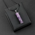 Paarse amethist bamboe hanger met natuurlijke texturen aan een zwart koord - Alleen Hanger / Amethist