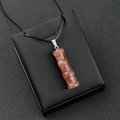 Pendentif bambou en quartz fraise rouge avec cordon noir et fermoir argenté - Quartz Fraise