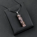 Pendentif en rhodonite naturelle en forme de bambou, texture noire et rose unique - Rhodochrosite