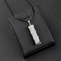 Pendentif en pierre naturelle blanche en forme de bambou avec cordon tressé noir - Labradorite