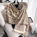 Beigefarbener Paisley-Jacquard-Schal mit braunem Muster und feinen Fransen am Rand - 70-185CM / Braun