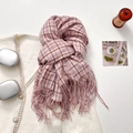Écharpe à carreaux rose avec franges et tissu doux pour un style d'hiver élégant - Rose