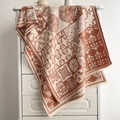 Châle bicolore rouge brique et beige avec motifs baroques et finitions à franges - Brun Rouge