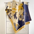 Scialle spesso in cashmere jacquard con motivo floreale giallo e blu e frange - Giallo Blu