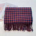 Bufanda de invierno a cuadros clásicos rojos y azul marino con flecos largos - Cuadros con Borlas (F40) / Cuadros Granate
