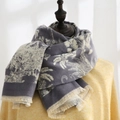 Schal aus Kaschmir-Imitat mit lila Palmenblatt-Jacquard und feinen Fransenrändern - Grau